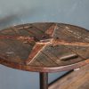 Tavolino in ferro composta da una base industriale e piano in legno recuperato
